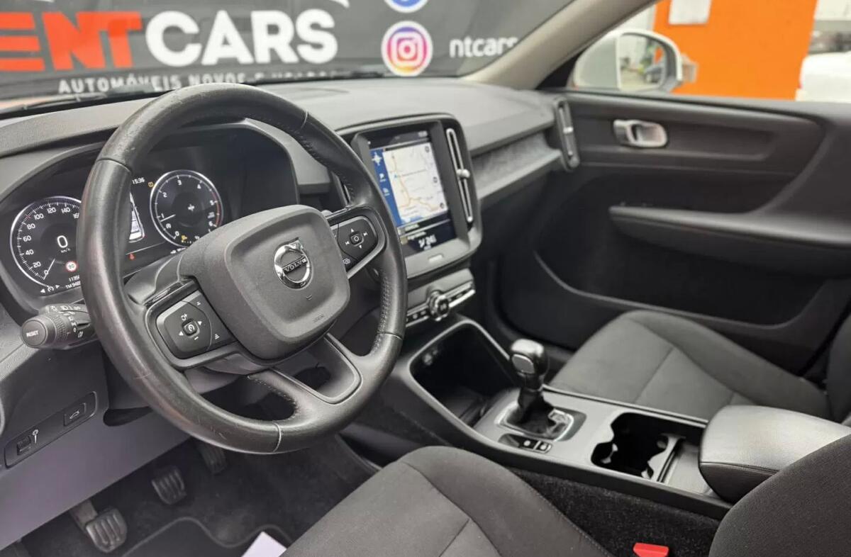 VOLVO XC40 2.0 D3 Momentum Core