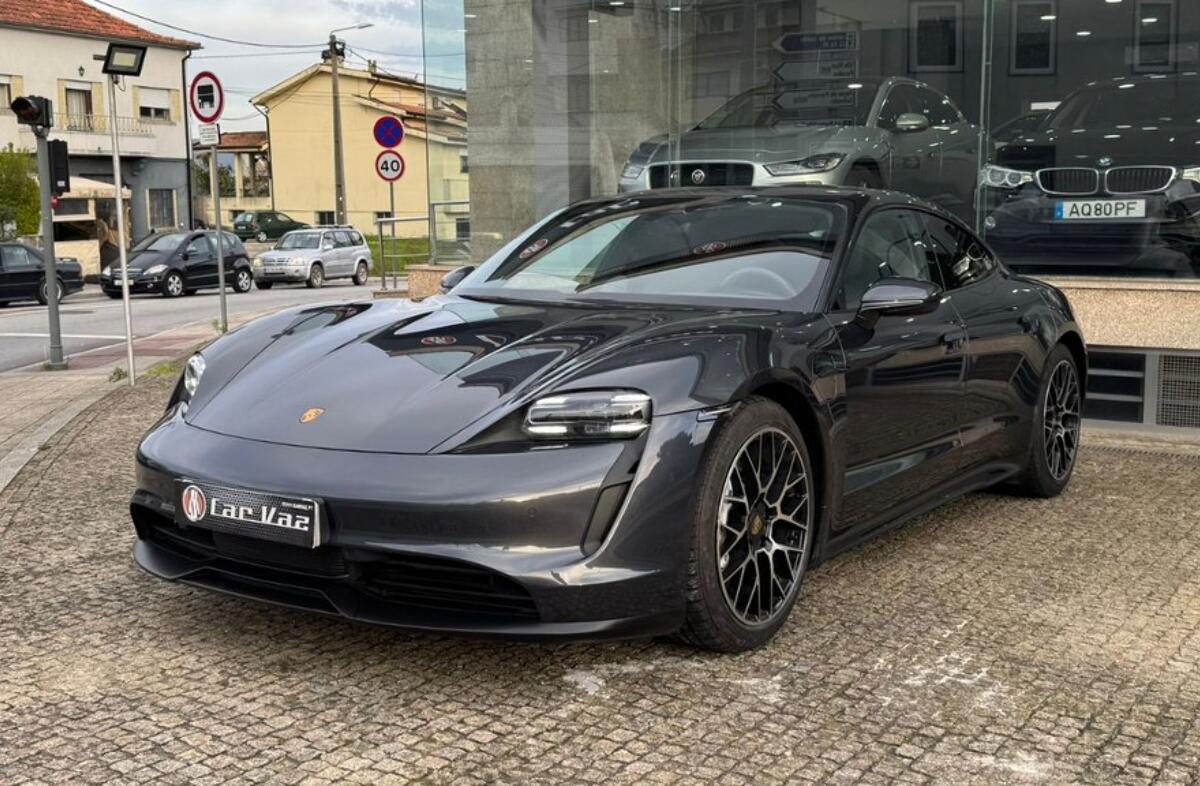PORSCHE Taycan Taycan