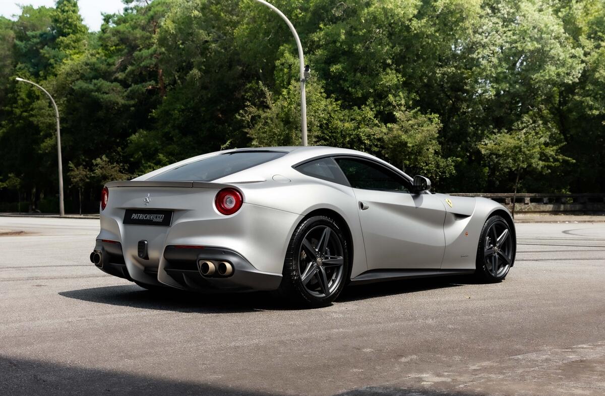 FERRARI F12 Hele