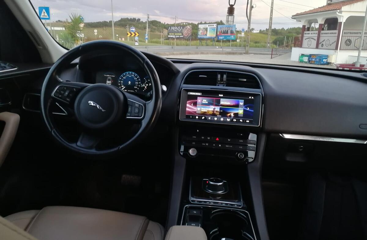 JAGUAR F-Pace 2.0 i4D R-Sport AWD Aut.