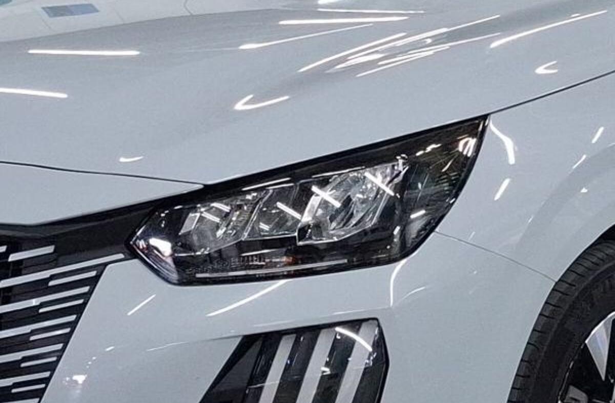 PEUGEOT 208 1.2 Hybrid Allure e-DCS6