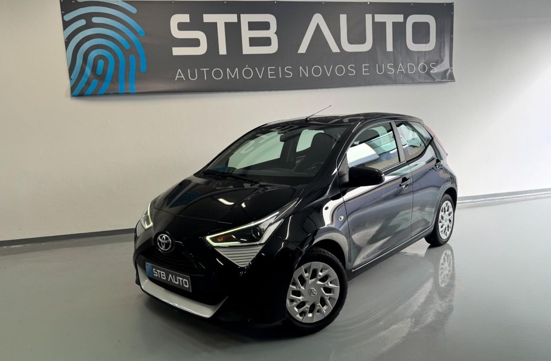 TOYOTA Aygo 1.0 X-Play Plus