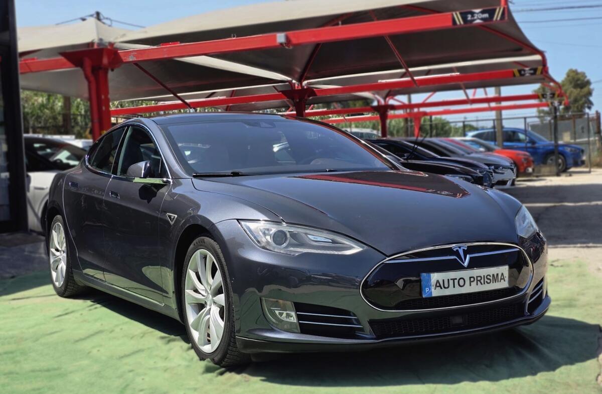 TESLA Model S 85D