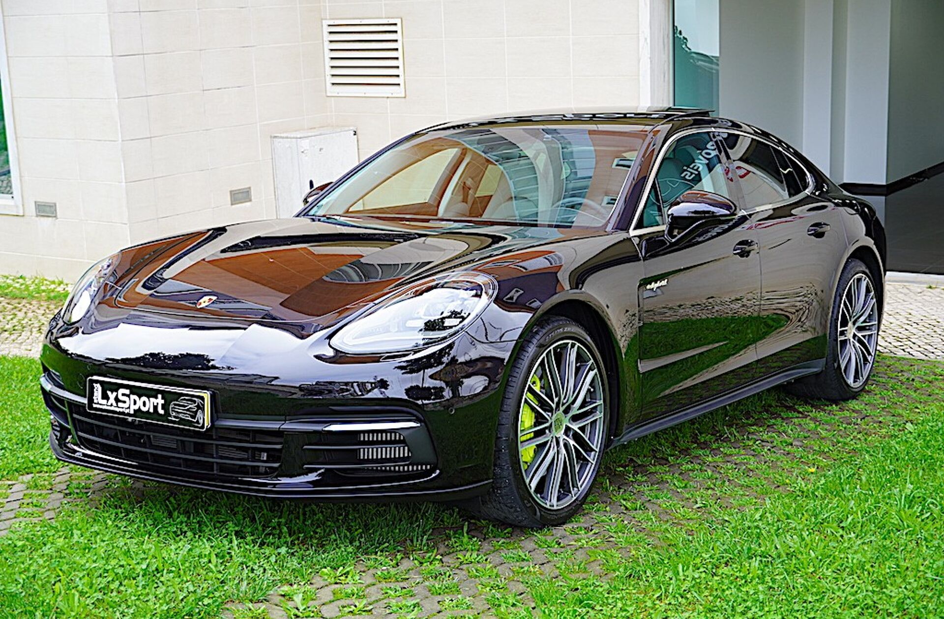 PORSCHE Panamera 4 E-Hybrid