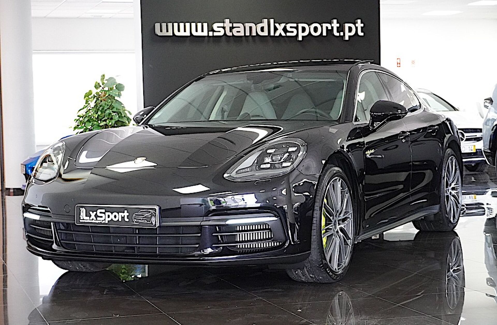 PORSCHE Panamera 4 E-Hybrid