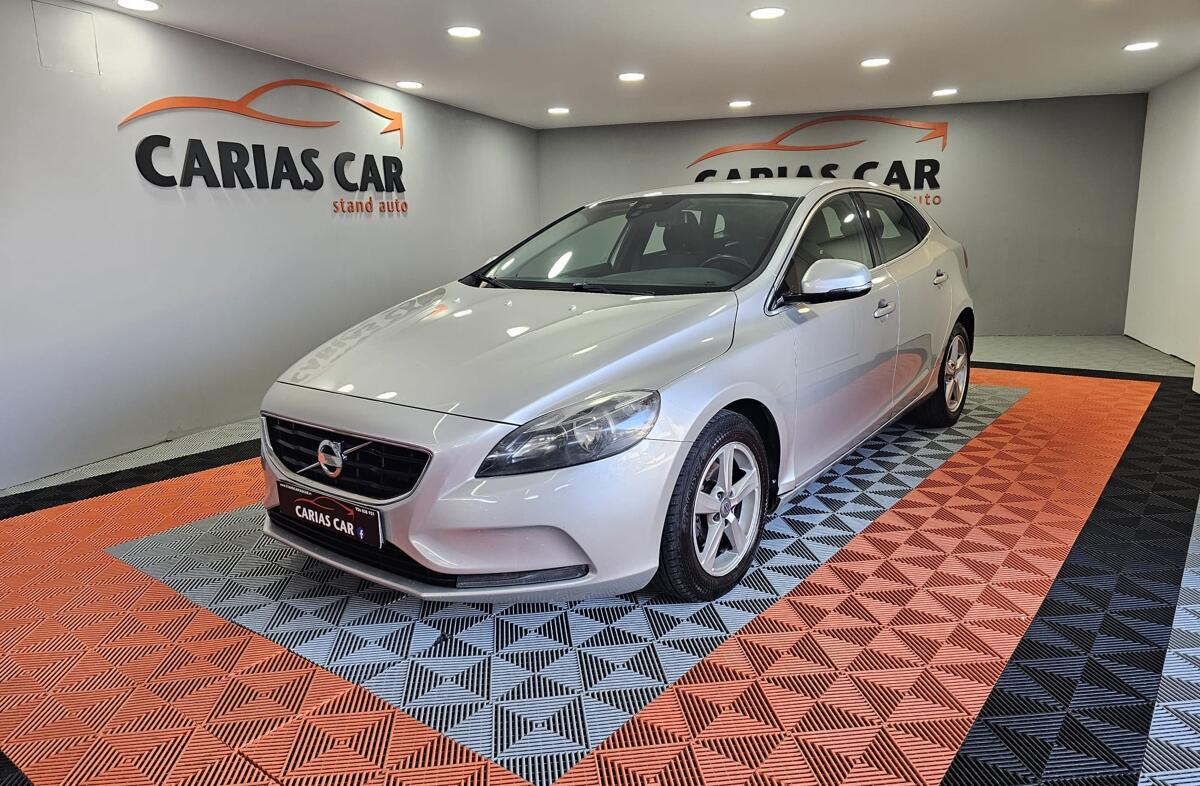 VOLVO V40 1.6 D2 Kinetic