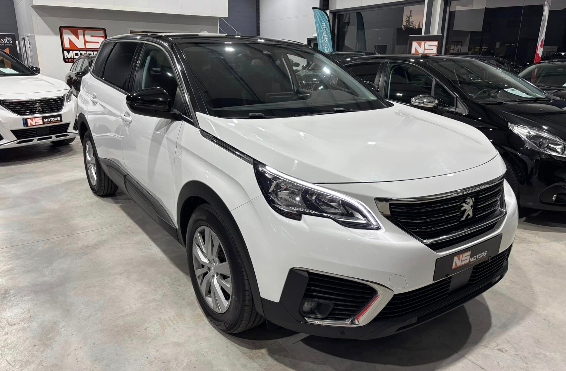 PEUGEOT 5008 1.5 BlueHDi Active