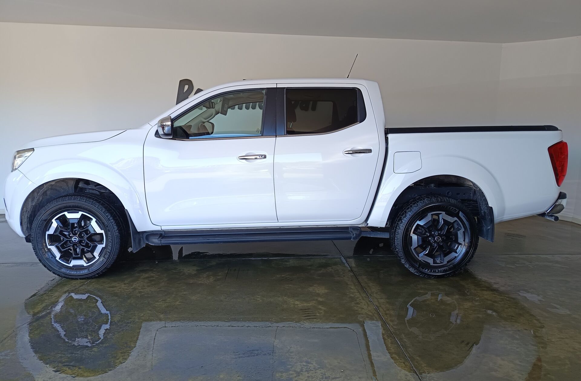NISSAN Navara 2.3 dCi CD 4WD N-Connecta