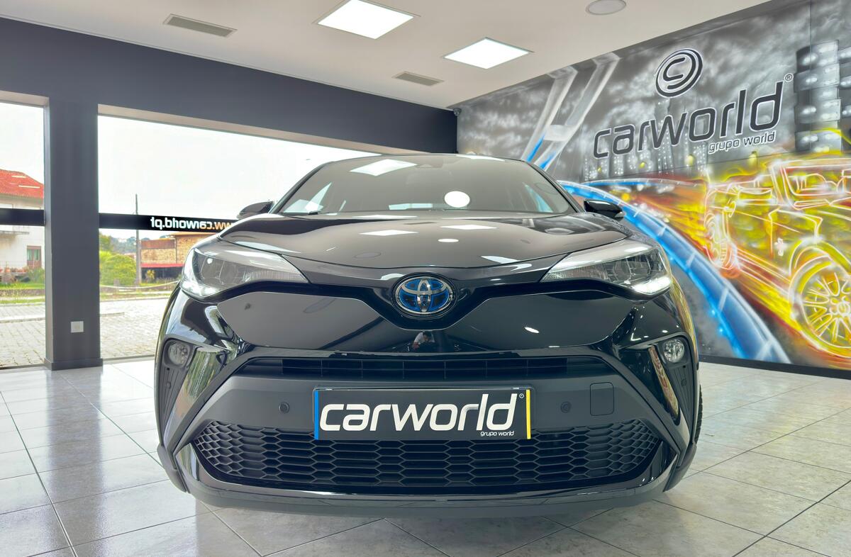 TOYOTA C-HR 2.0 Hybrid Square Collection