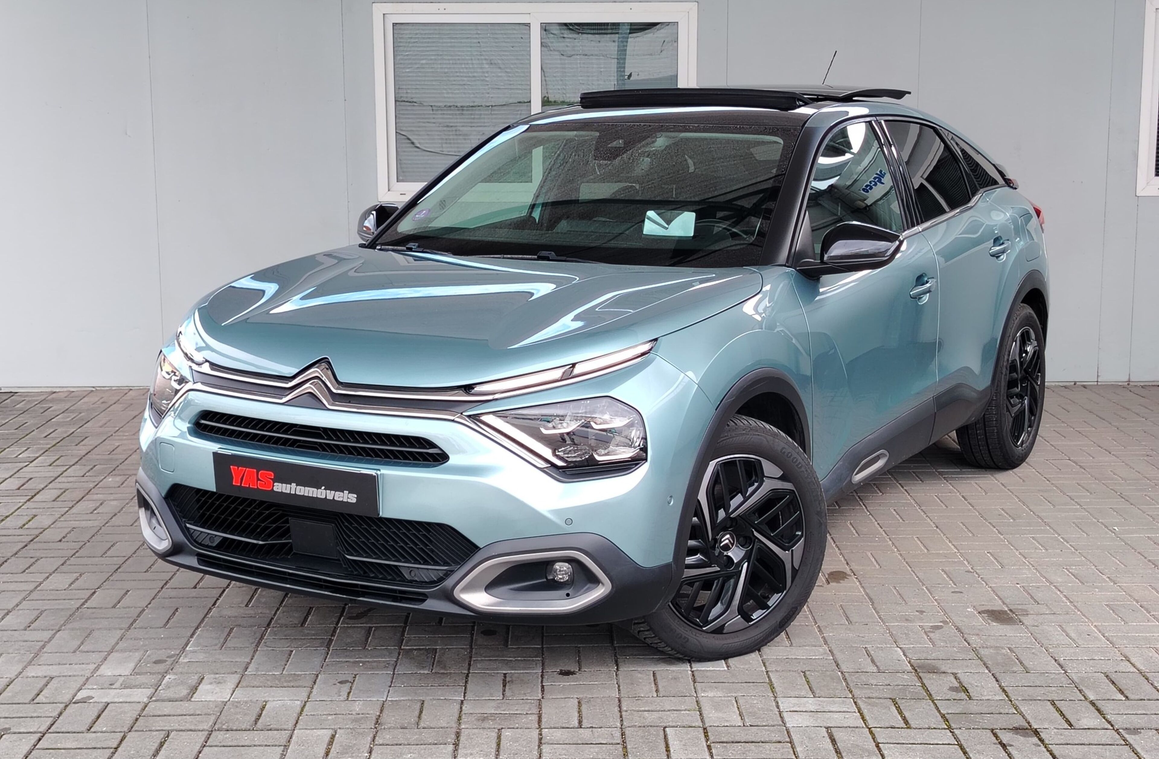 CITROEN C4 1.2 PureTech Shine EAT8
