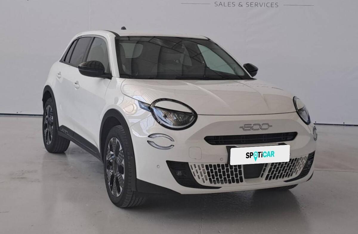 FIAT 600 1.2 Hybrid La Prima