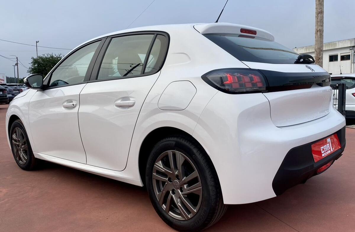 PEUGEOT 208 1.2 PureTech Allure