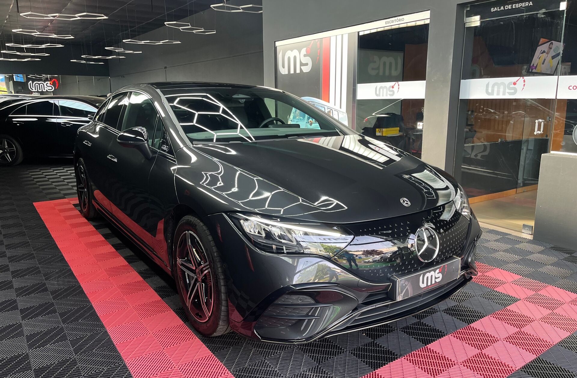 MERCEDES EQE 300 AMG LINE