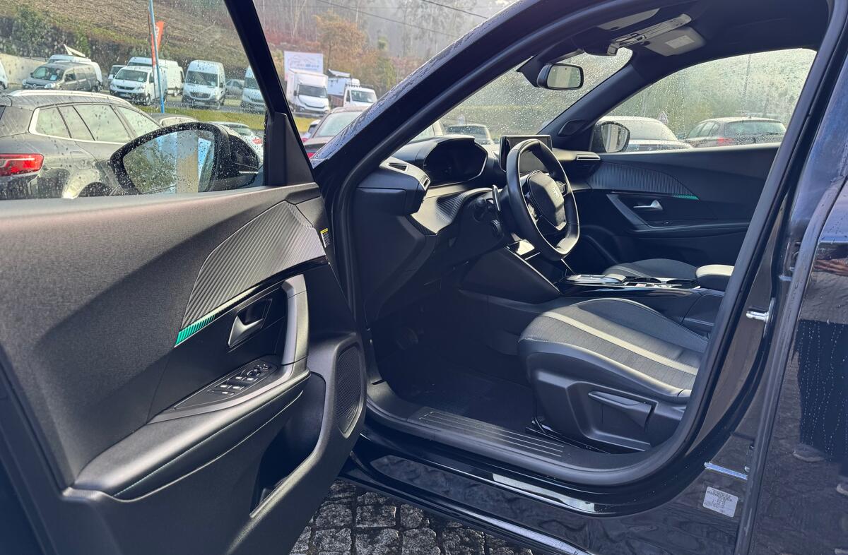 PEUGEOT 2008 1.5 BlueHDi Allure EAT8