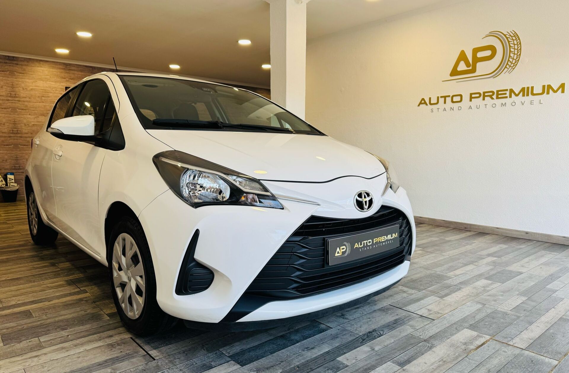 TOYOTA Yaris 1.0 VVT-i Comfort Plus