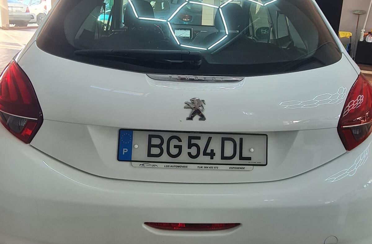 PEUGEOT 208 1.2 PureTech Active