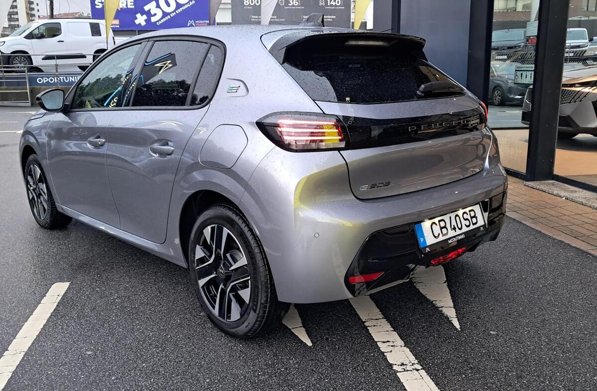 PEUGEOT 208 e- 51 kWh GT