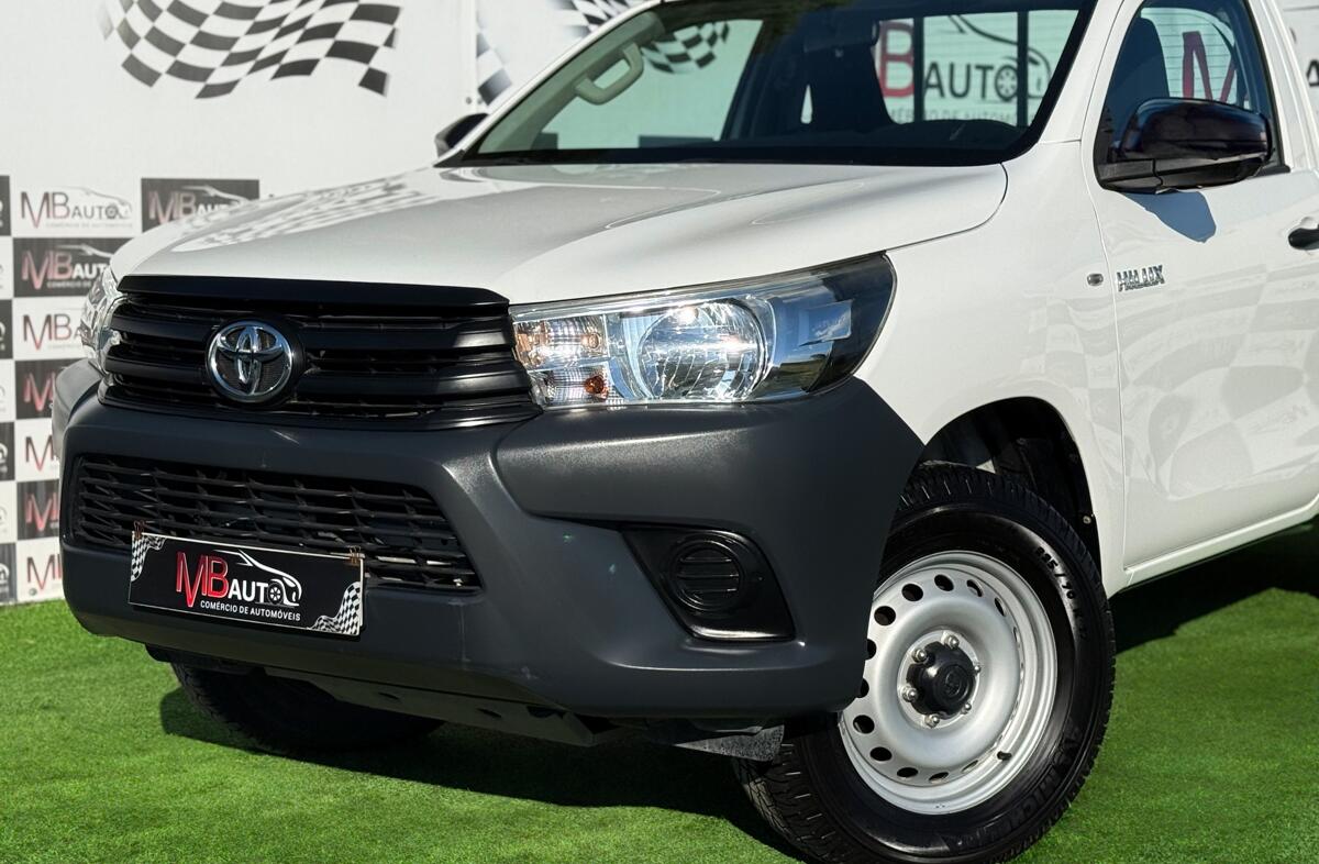 TOYOTA Hilux 2.4 D-4D 4WD CS CH
