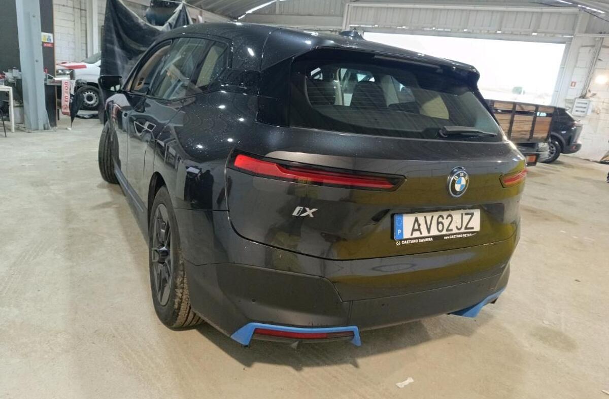 BMW iX xDrive 40