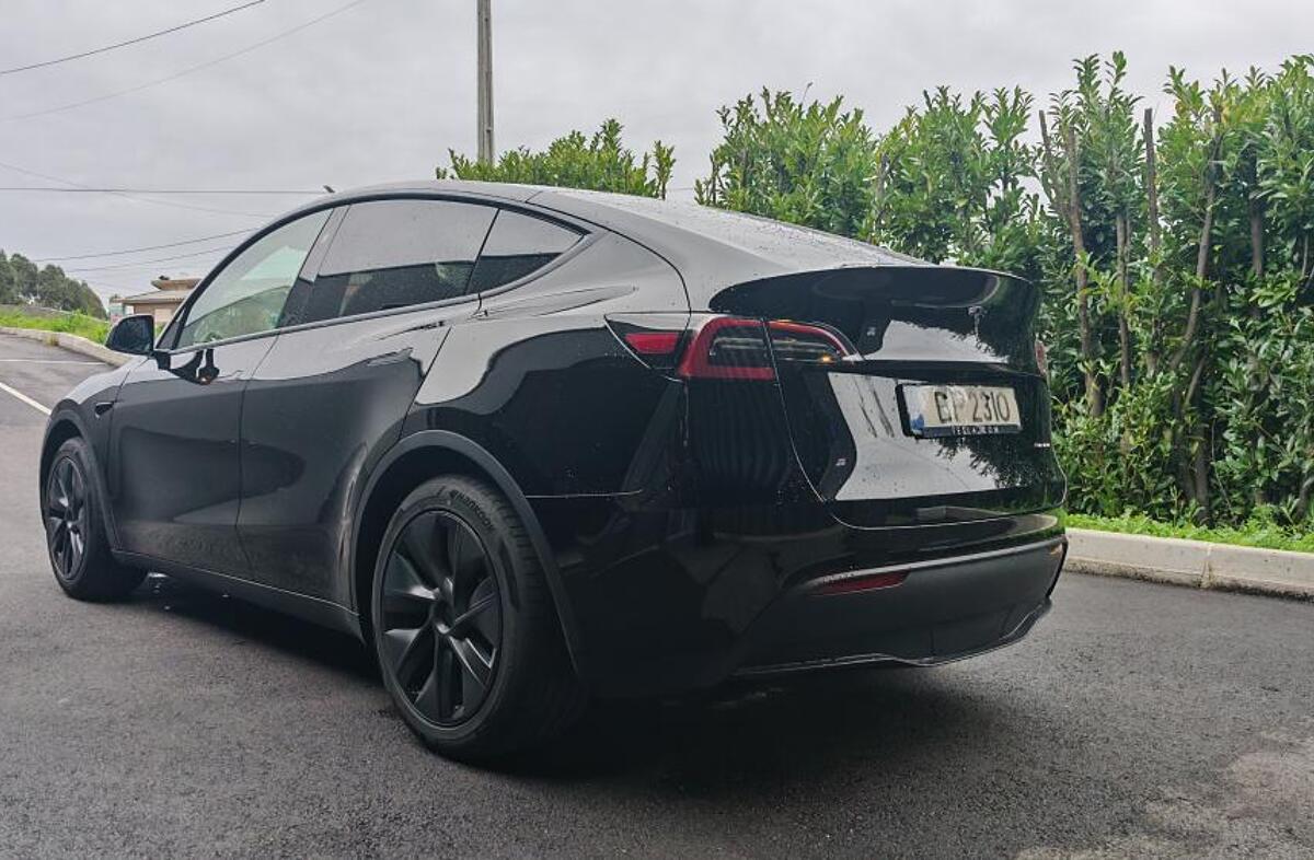 TESLA Model Y Long Range Tração Integral