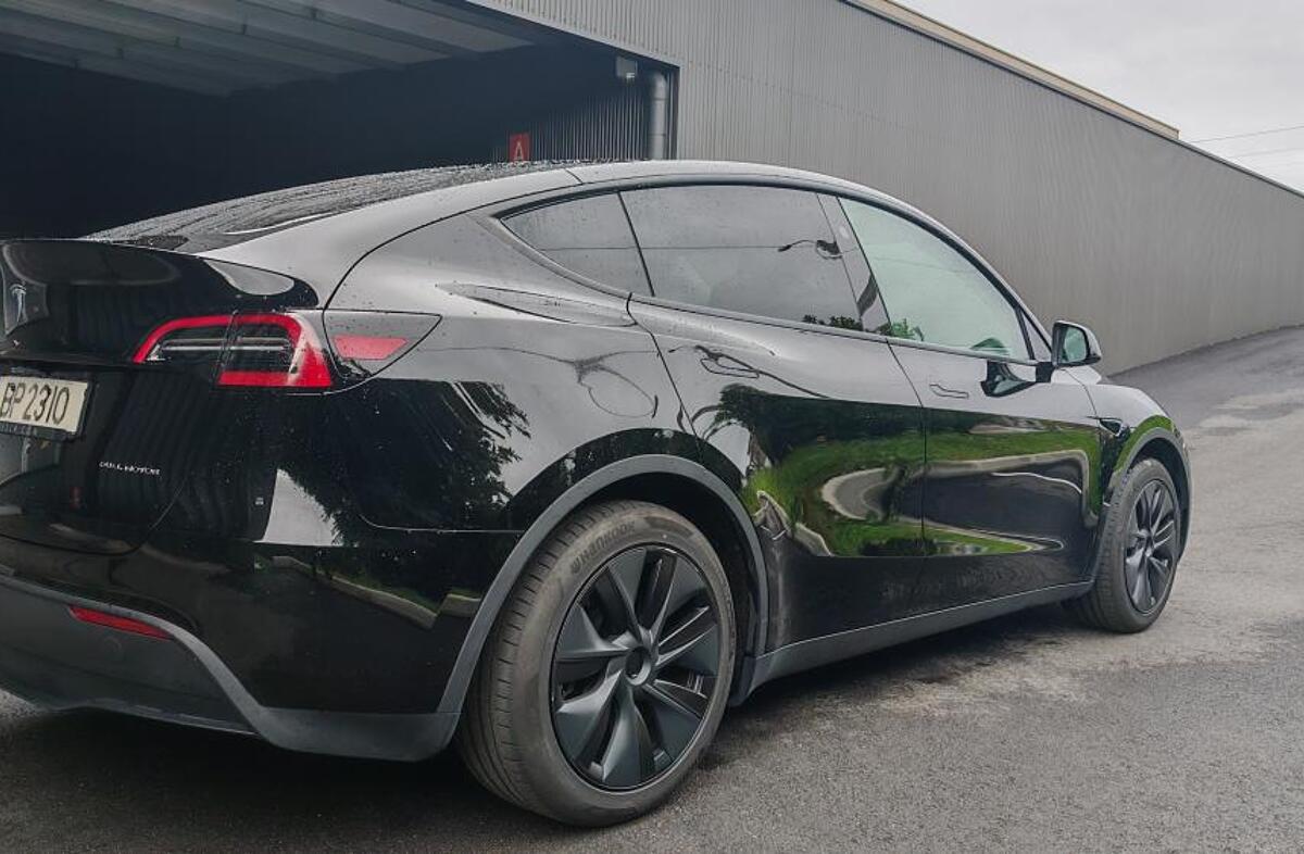 TESLA Model Y Long Range Tração Integral