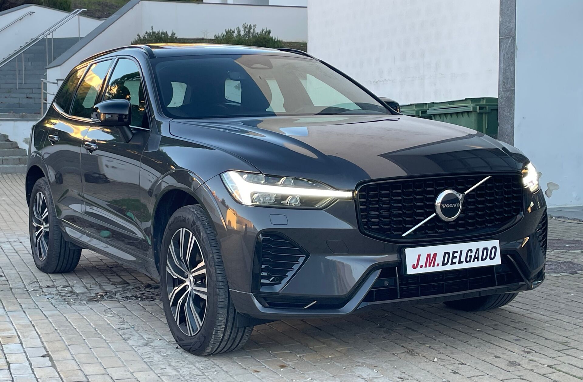 VOLVO XC60 2.0 B4 R-Design