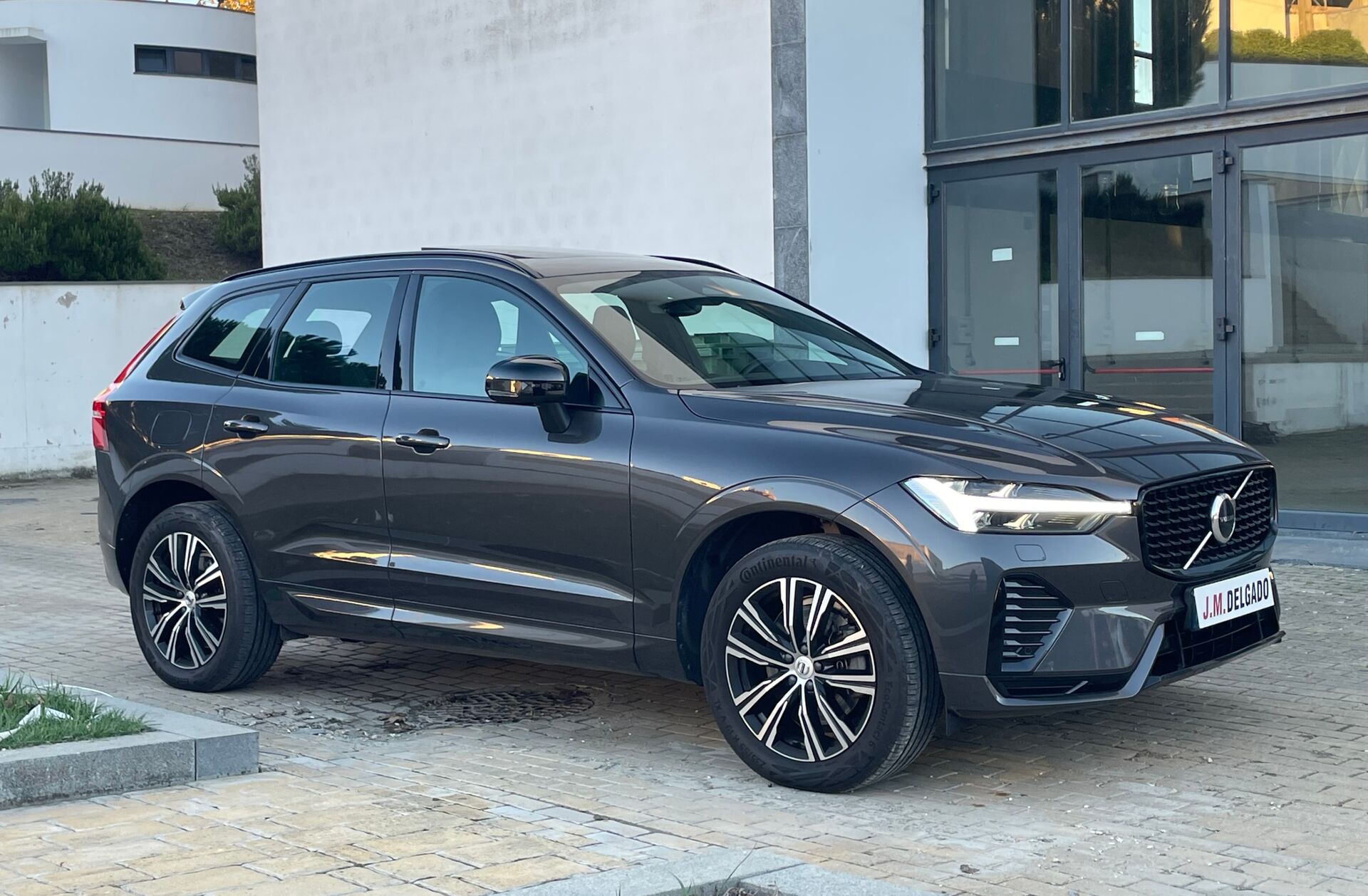 VOLVO XC60 2.0 B4 R-Design