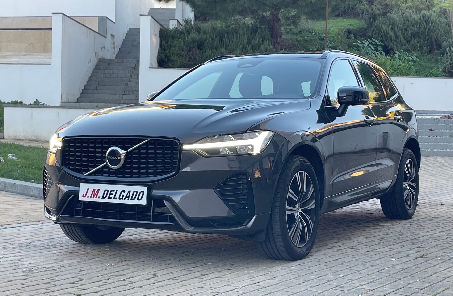 VOLVO XC60 2.0 B4 R-Design