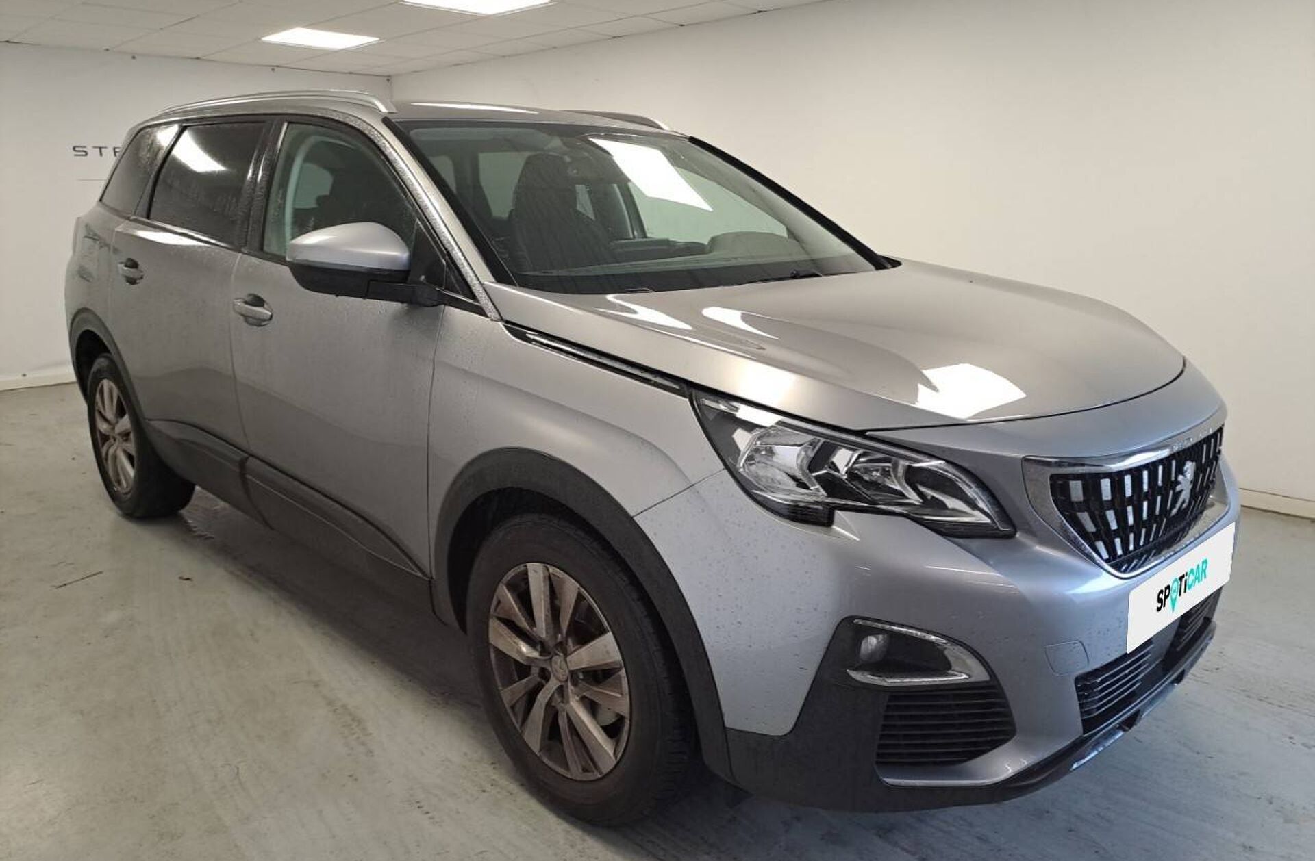 PEUGEOT 5008 1.5 BlueHDi Active