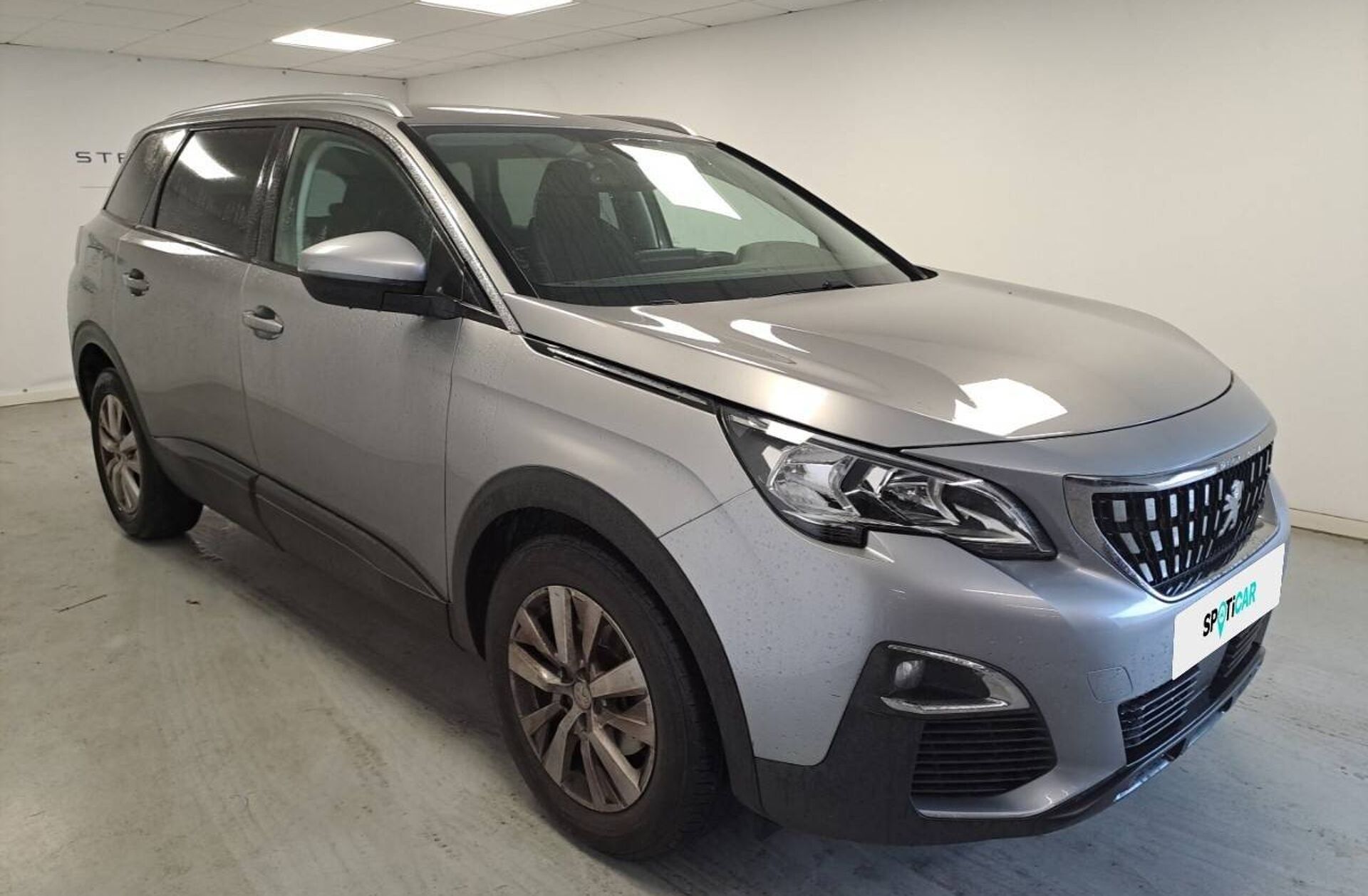 PEUGEOT 5008 1.5 BlueHDi Active