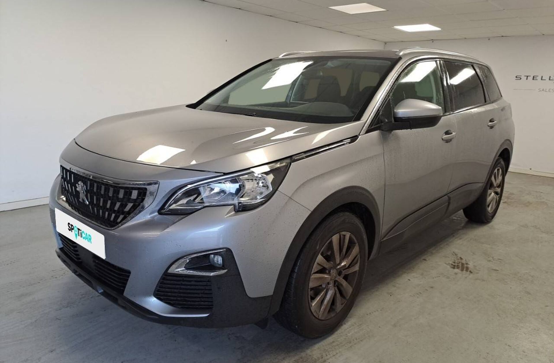 PEUGEOT 5008 1.5 BlueHDi Active