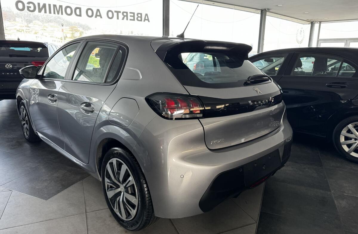 PEUGEOT 208 1.2 PureTech Allure Pack EAT8