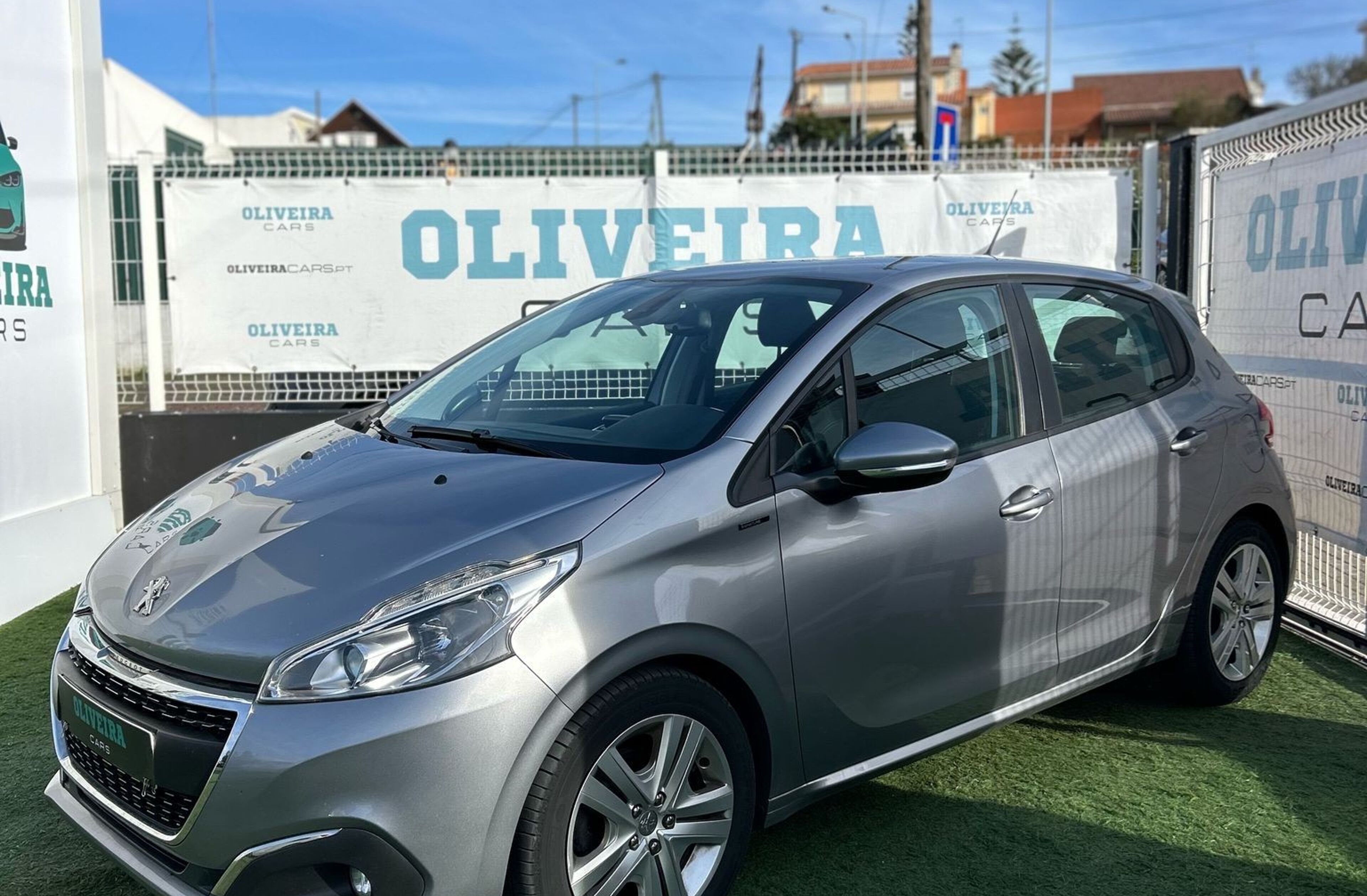 PEUGEOT 208 1.2 PureTech Signature