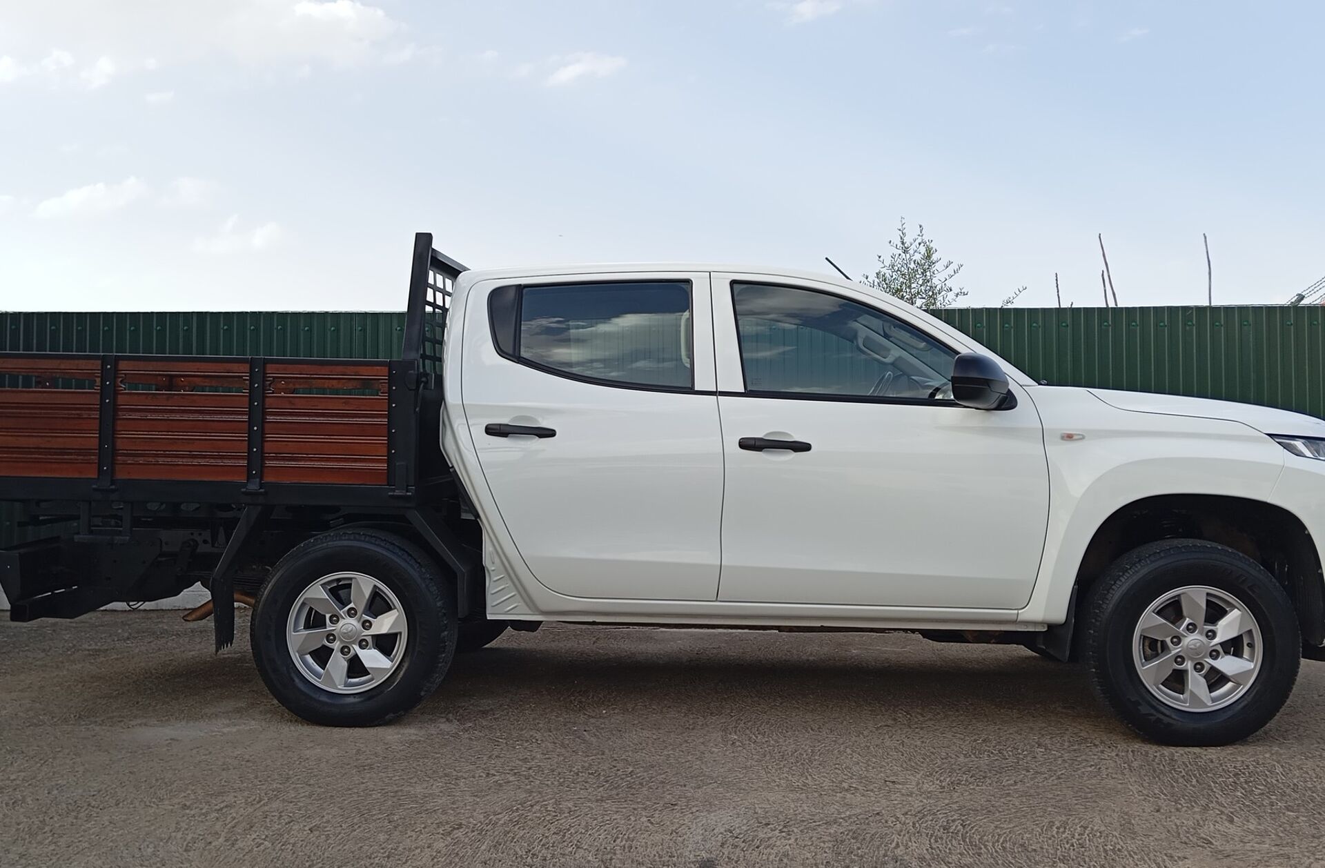 MITSUBISHI L 200 2.3 DI-D CD Invite 4WD