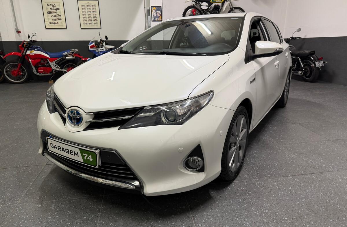 TOYOTA Auris 1.8 HSD Sport
