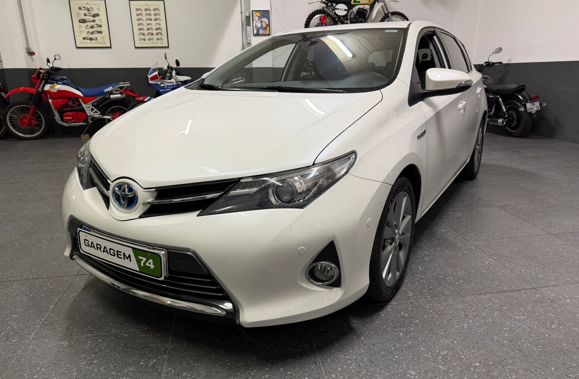 TOYOTA Auris 1.8 HSD Sport