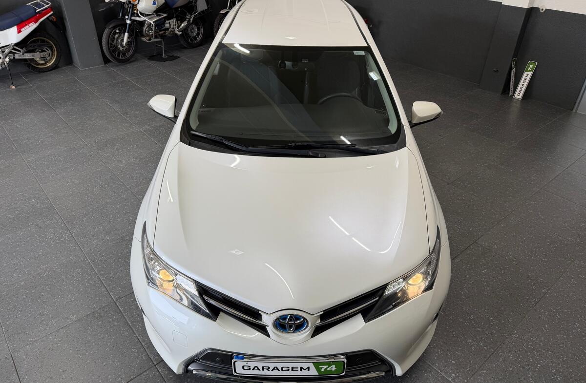TOYOTA Auris 1.8 HSD Sport