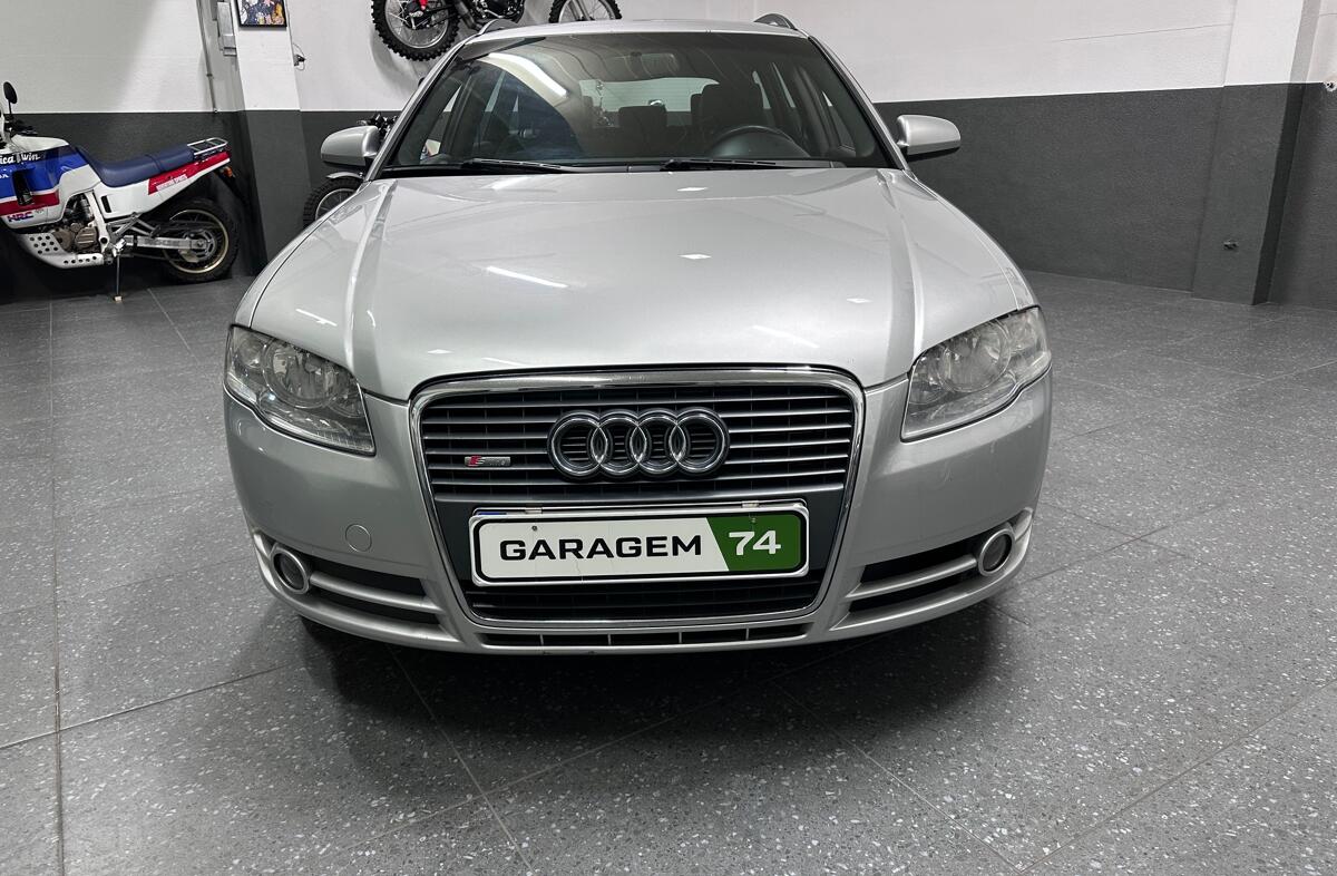 AUDI A4 2.0 TDi S-line