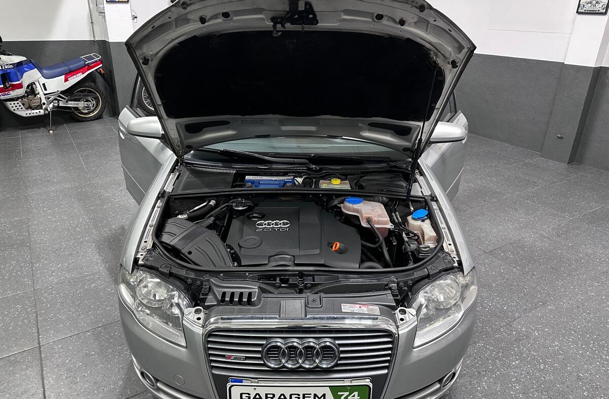 AUDI A4 2.0 TDi S-line