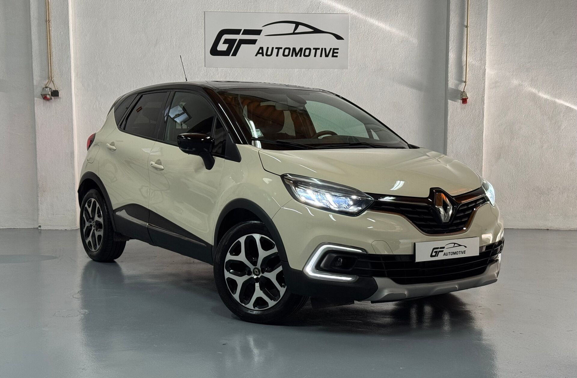 RENAULT Captur 0.9 TCe Exclusive