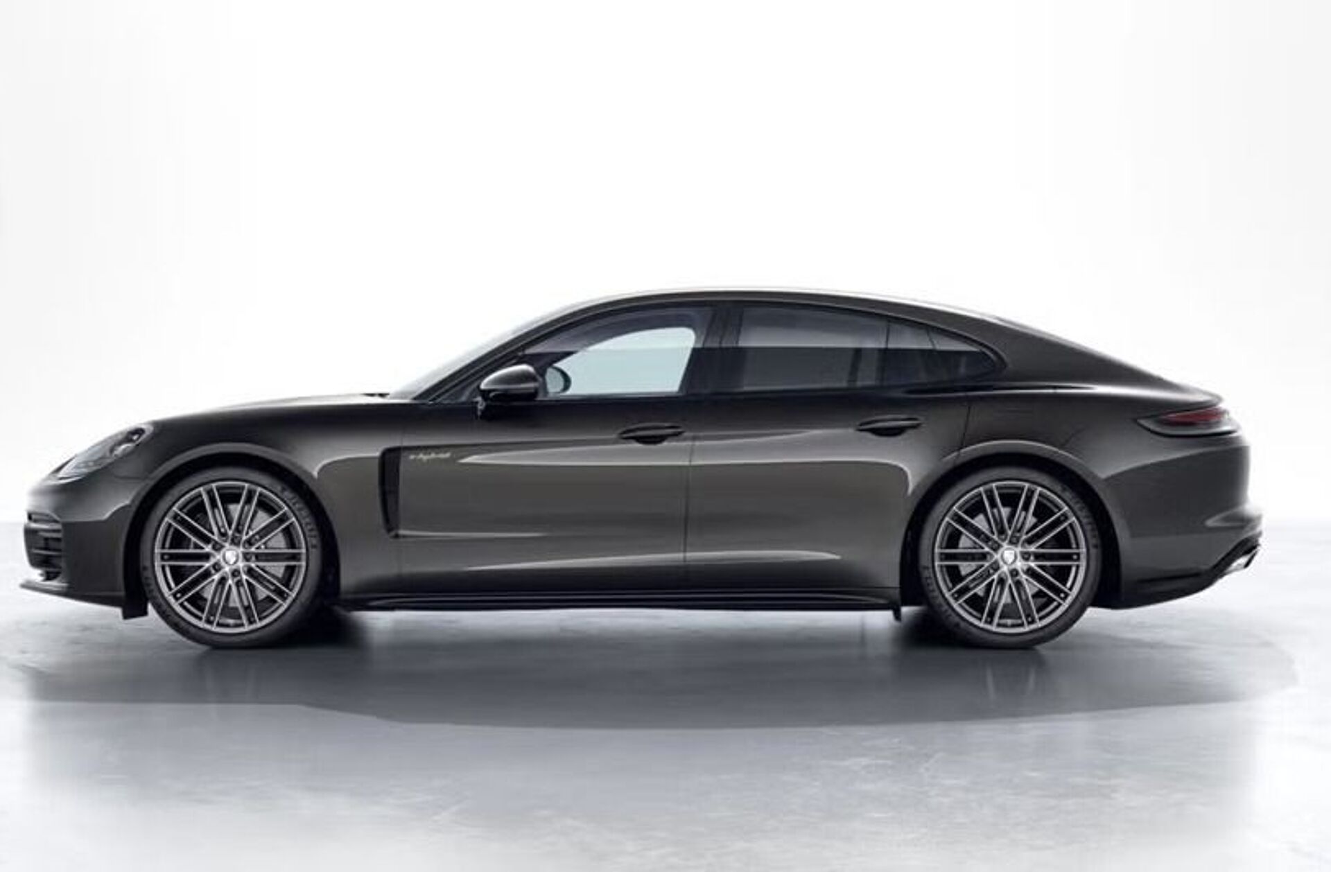 PORSCHE Panamera 4 E-Hybrid