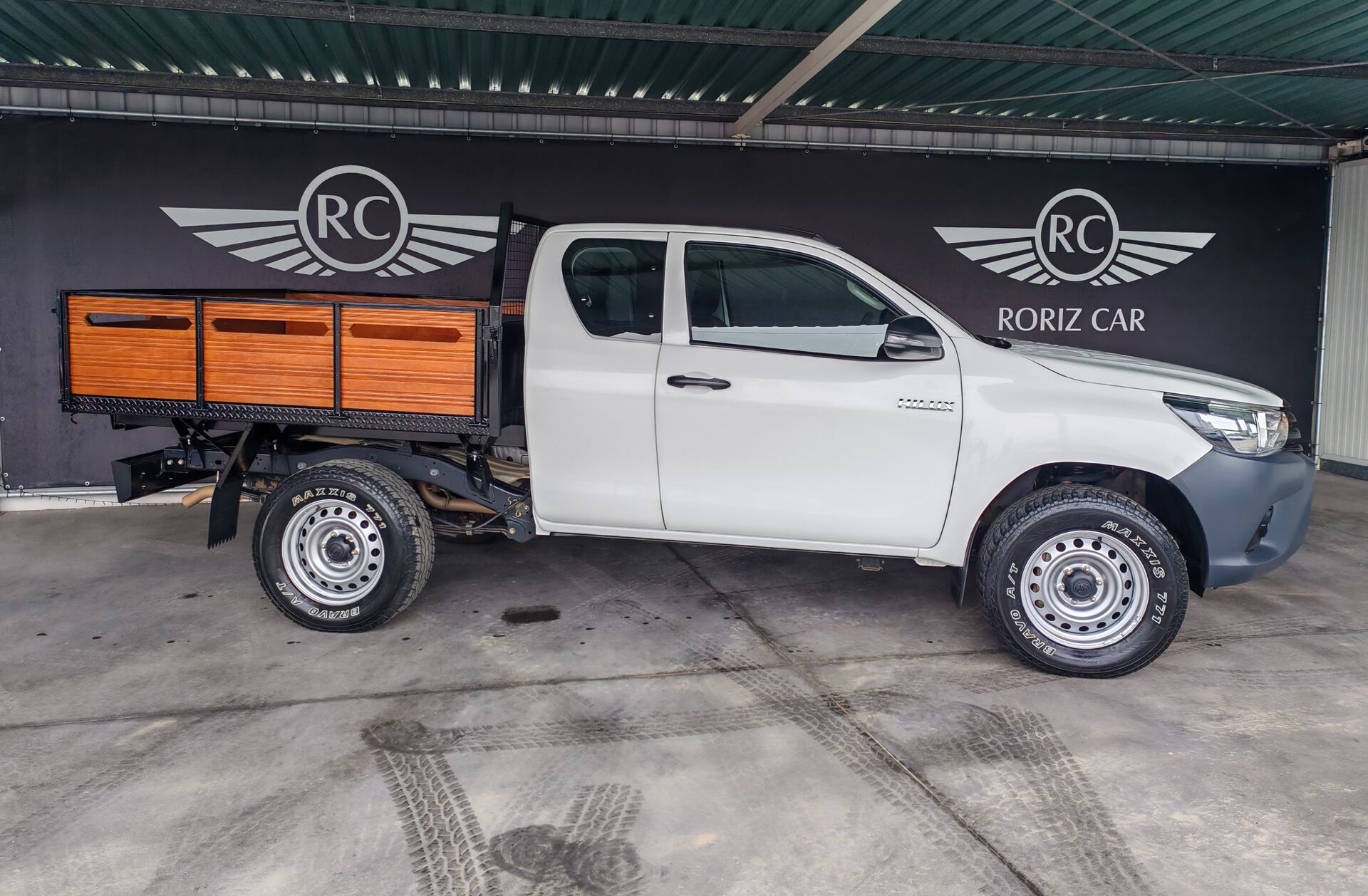 TOYOTA Hilux 2.4 D-4D 4WD CD CH 3L