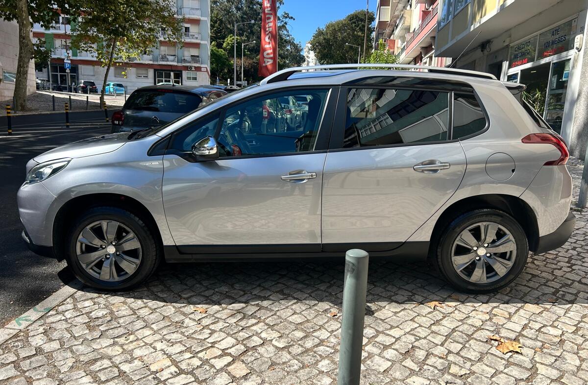 PEUGEOT 2008 1.2 PureTech Style