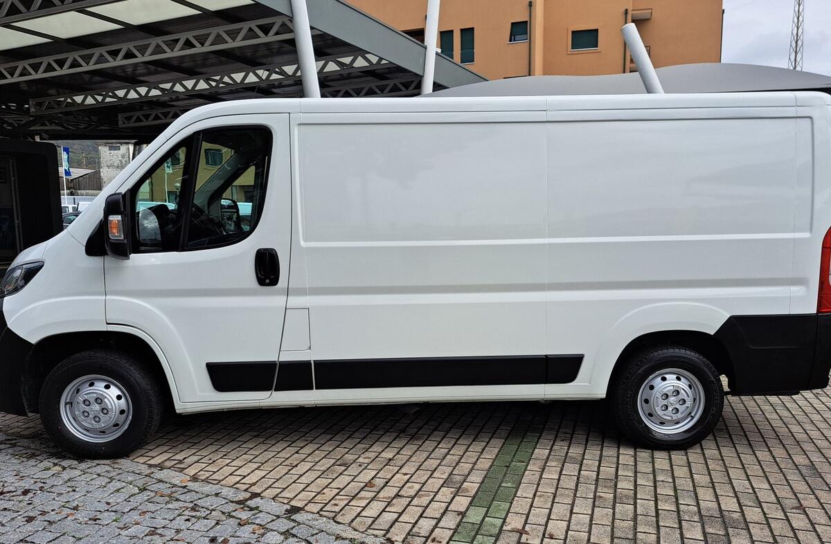 PEUGEOT Boxer 2.2 BlueHDi 330 L2H1 Premium