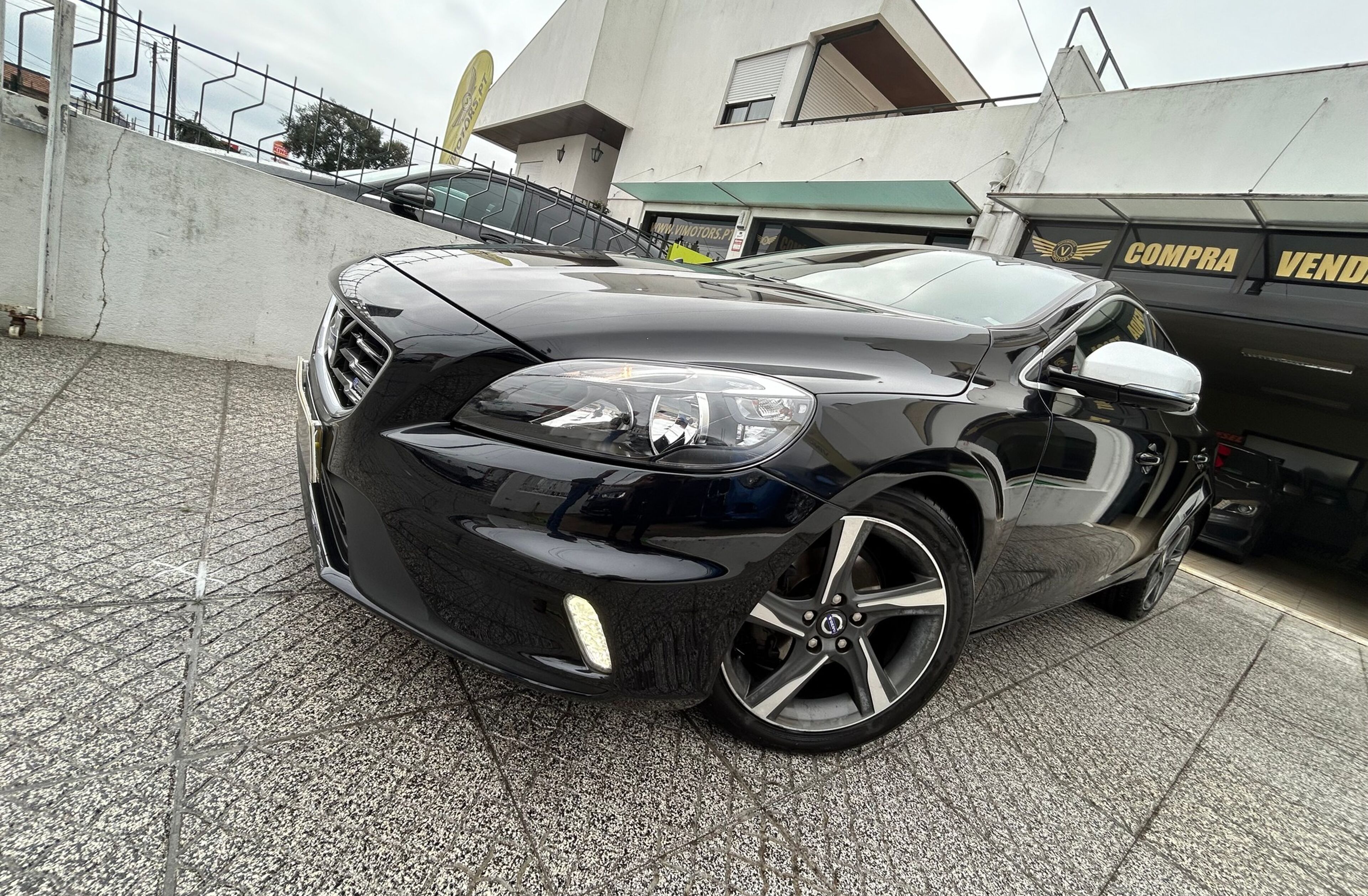 VOLVO V40 D2 R Design