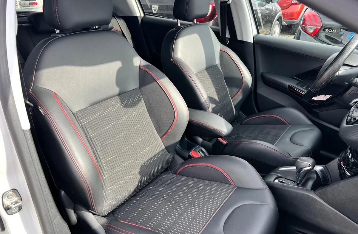 PEUGEOT 208 1.2 PureTech GT Line EAT6