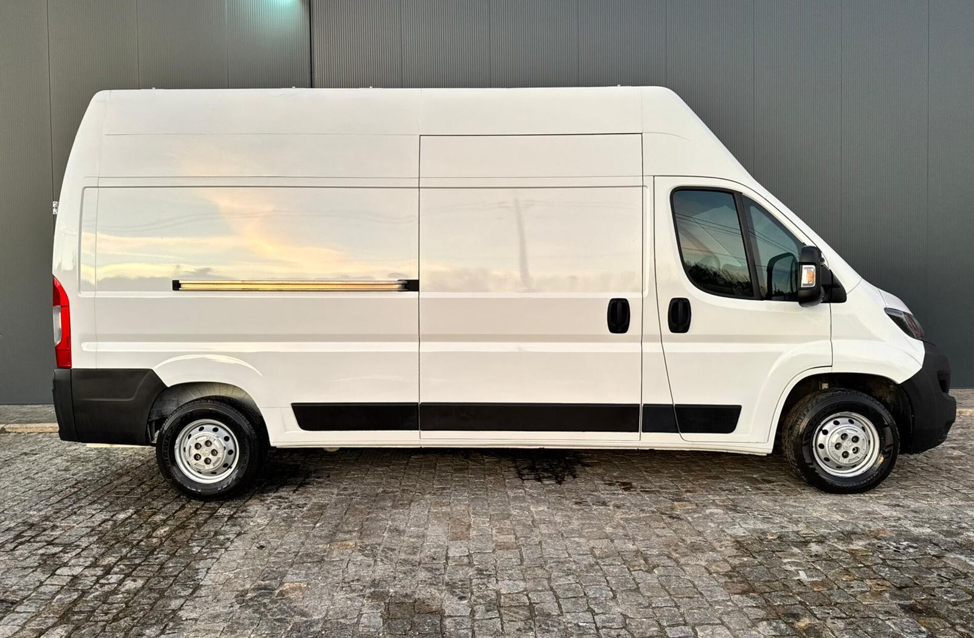 PEUGEOT Boxer 2.2 BlueHDi 335 L3 CD