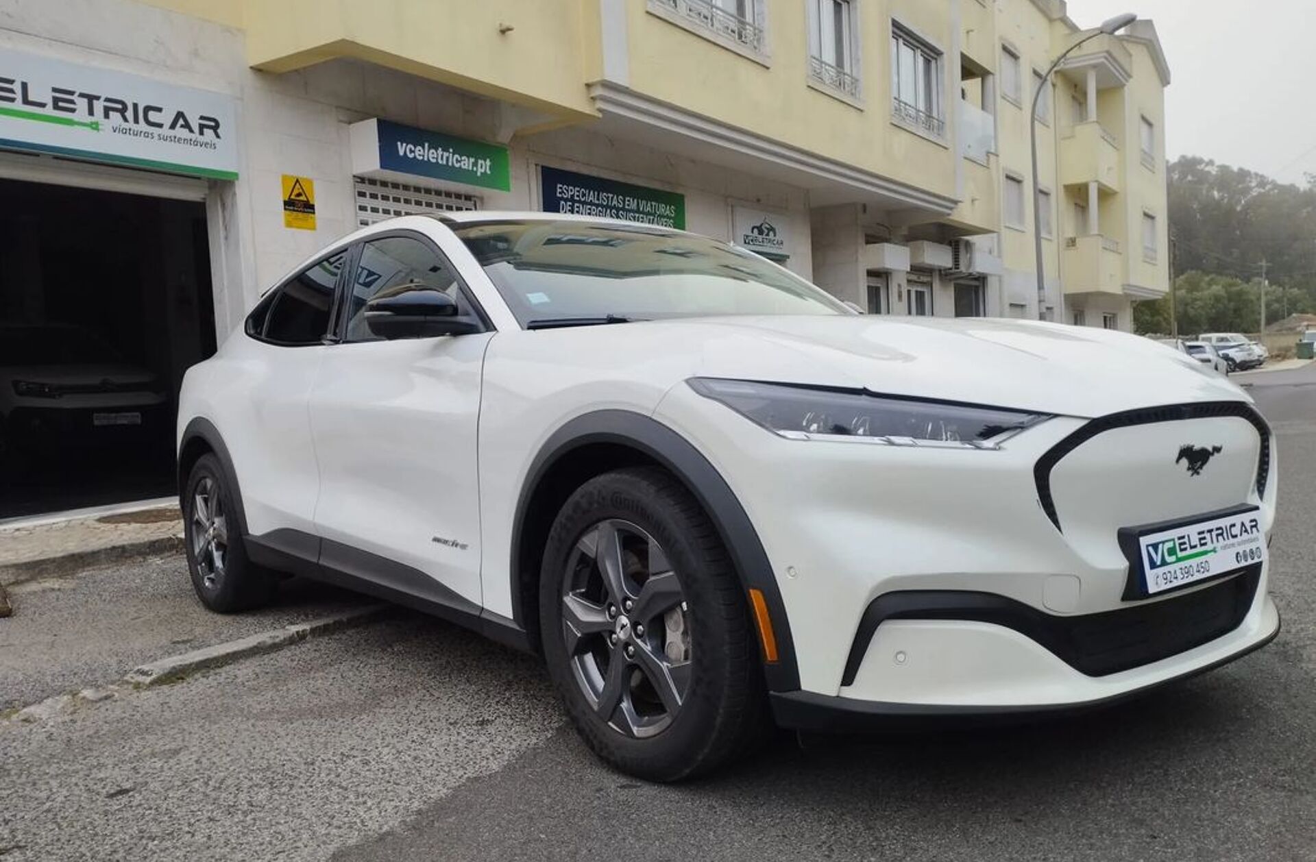 FORD Mustang Mach-E Standard