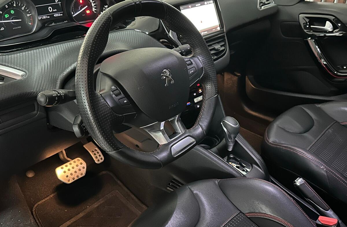 PEUGEOT 208 1.2 PureTech GT Line EAT6