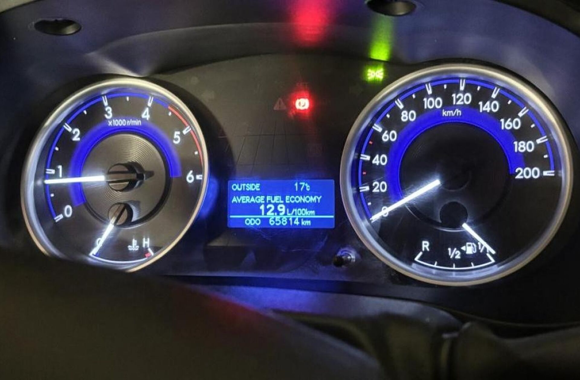 TOYOTA Hilux 2.4 D-4D 4WD CD CM